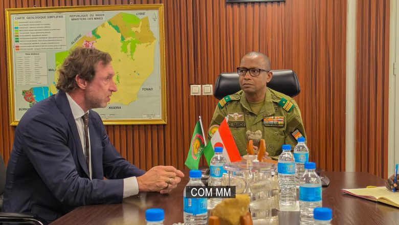 Le Niger engage des négociations minières avec le groupe OKTO