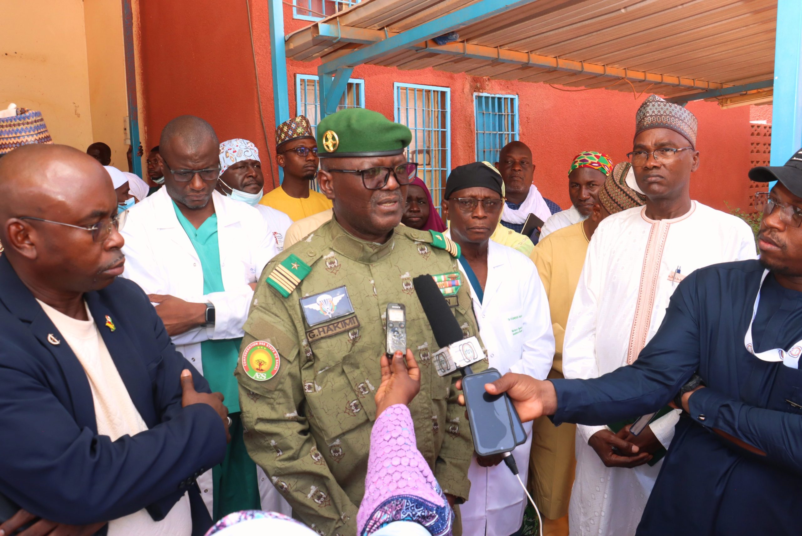Visite du Ministre de la Santé au CHU de Niamey pour évaluer une campagne de chirurgie pédiatrique