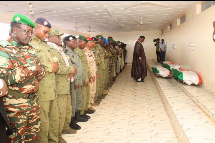 Niamey rend hommage aux gardes présidentiels tombés lors d'une mutinerie