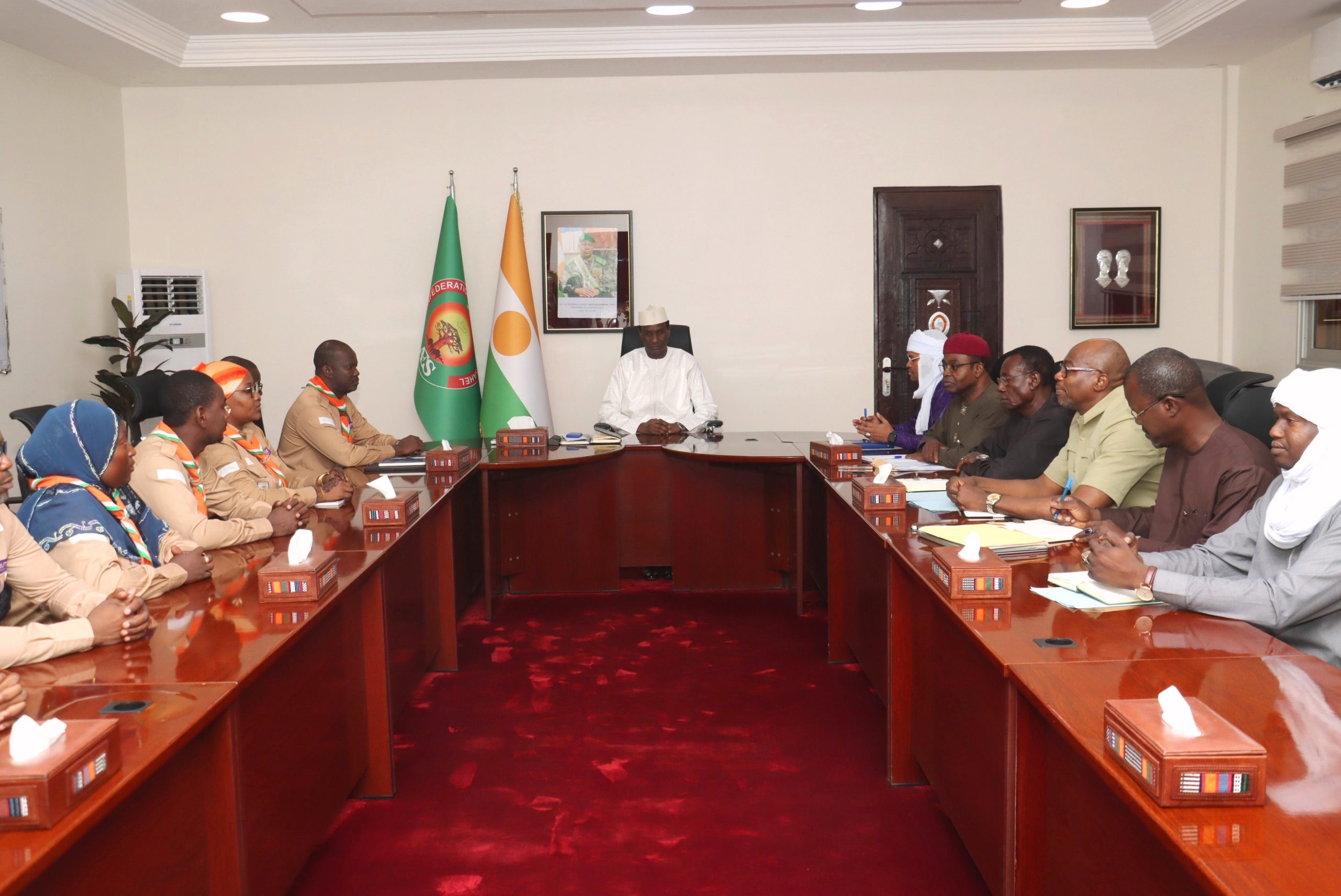 Le Premier Ministre rencontre les Scouts du Niger pour un camp international