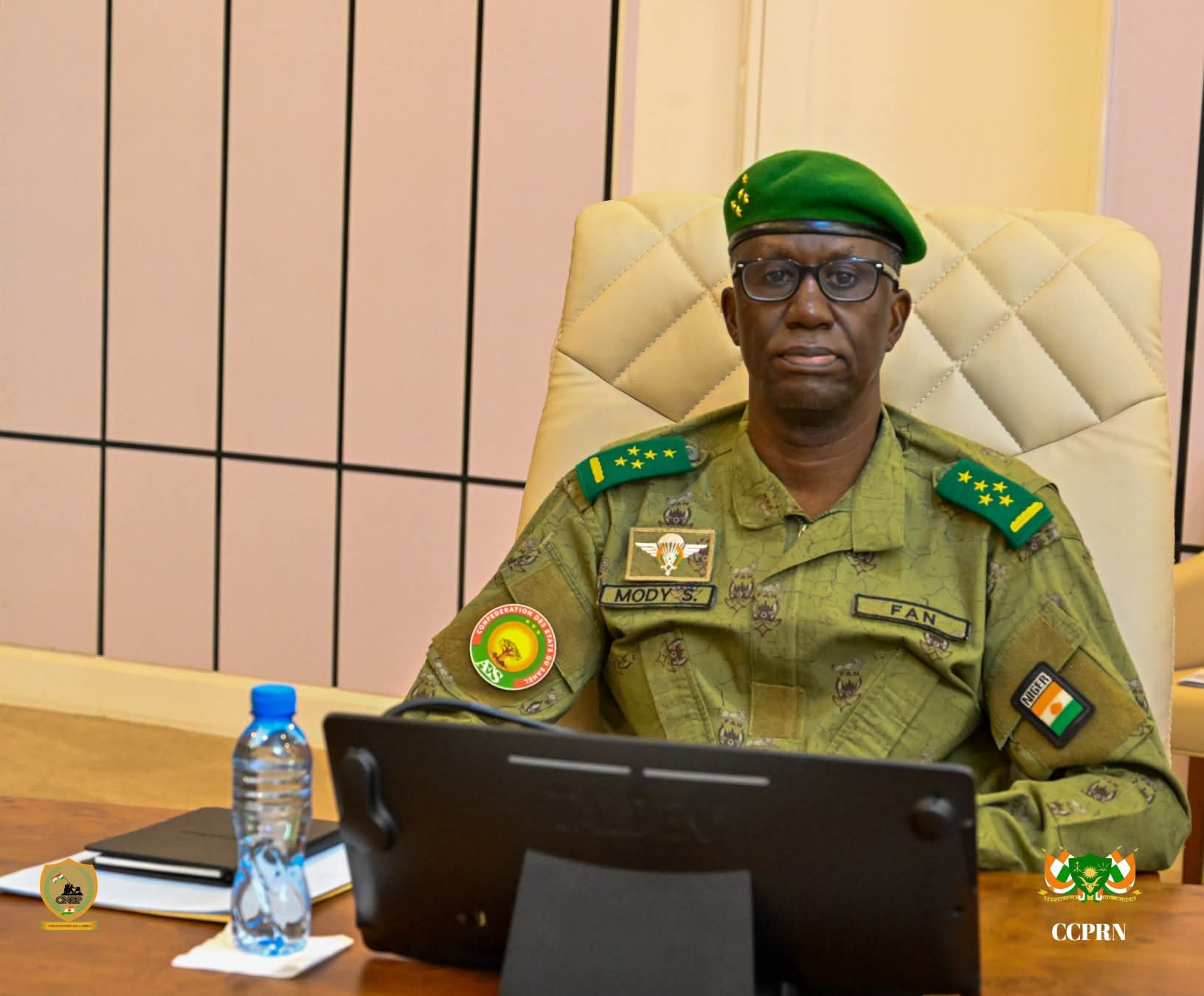Le Niger renforce la sécurité de ses installations militaires et réagit aux attaques terroristes