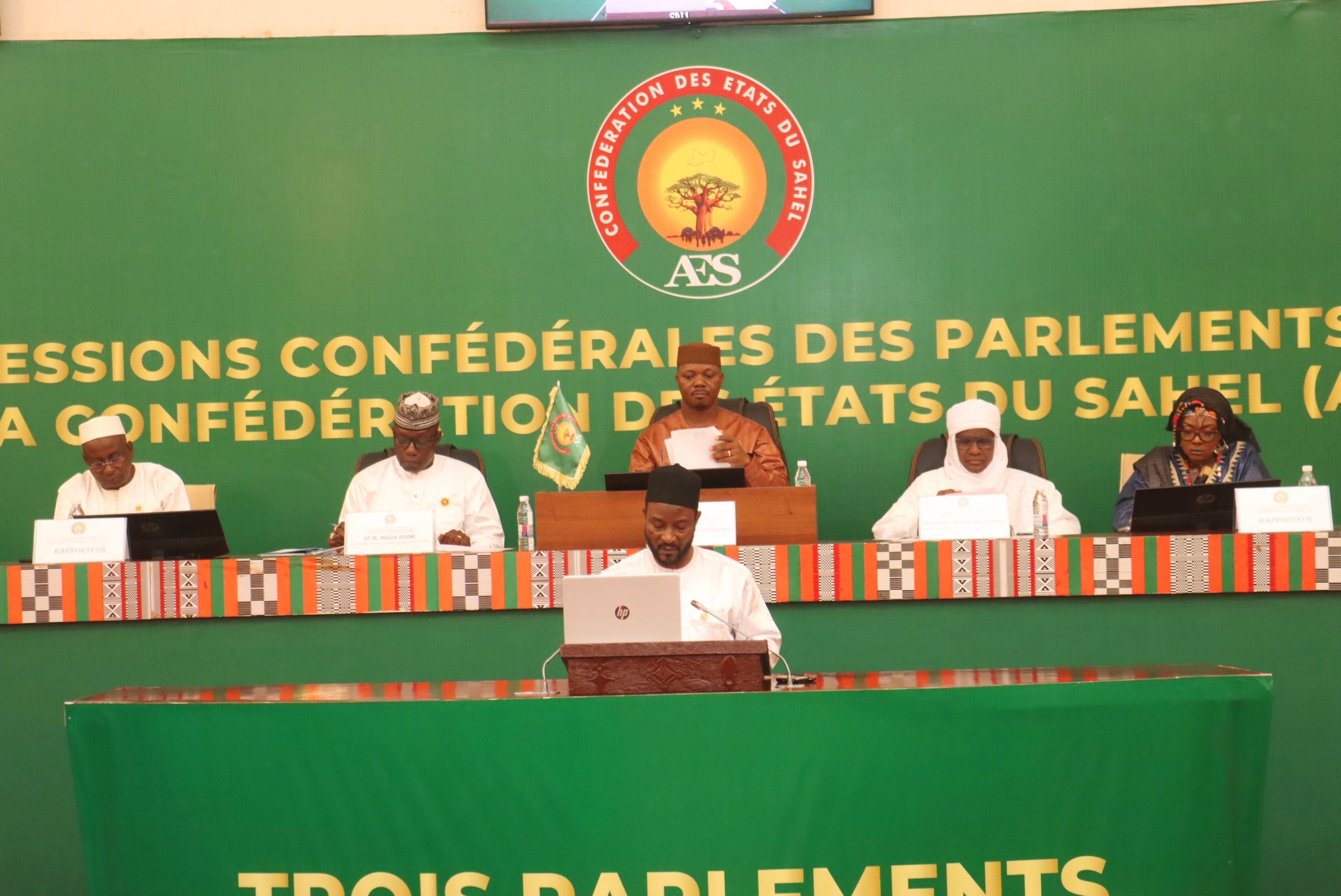 Le Parlement de l'AES tient une session plénière pour examiner les rapports de commissions