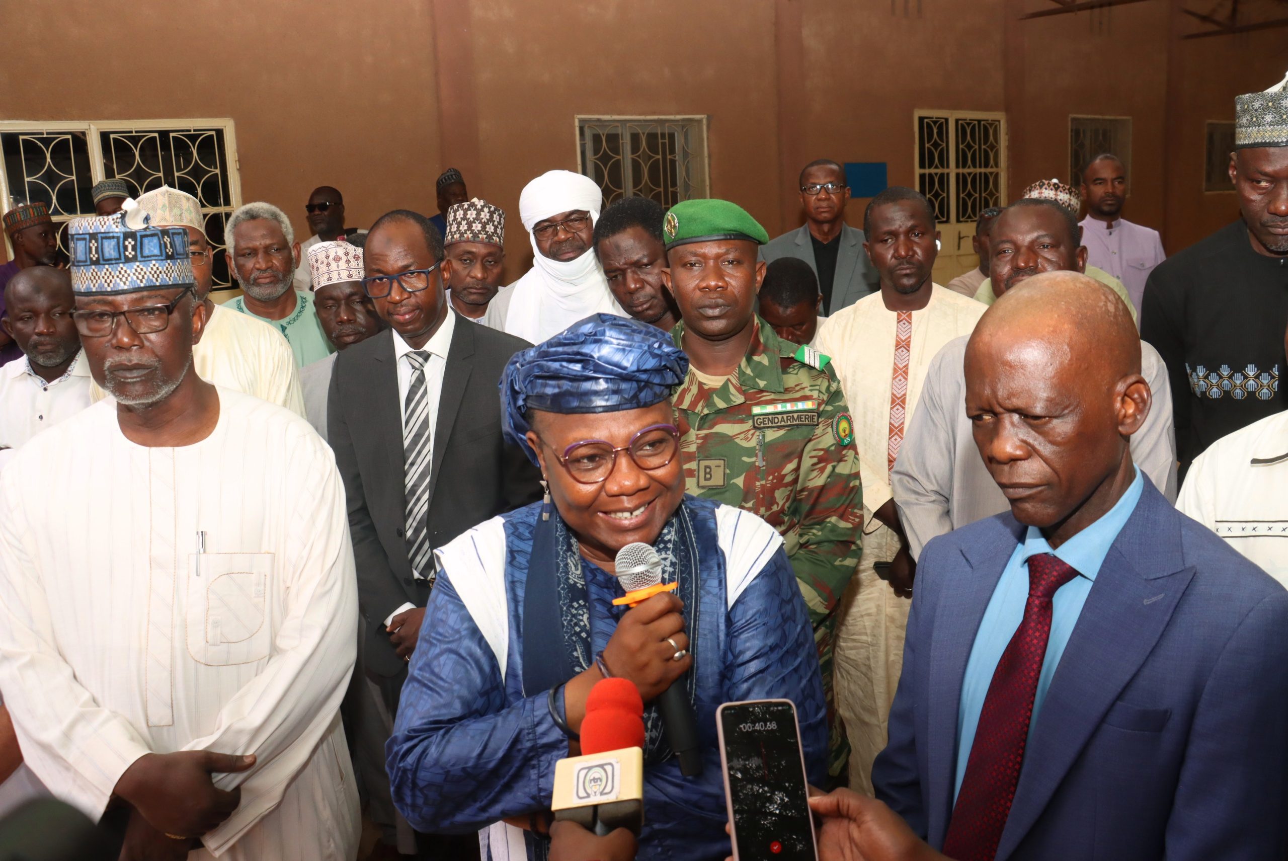 La Ministre de l'Éducation Nationale visite des écoles à Niamey