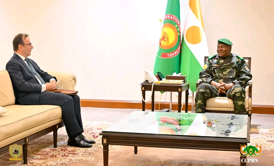 Rencontre entre le Président Tiani et l'Ambassadeur de Türkiye pour renforcer les liens bilatéraux