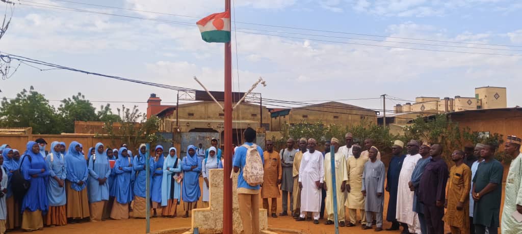 Visite du DREN de Tahoua au CES1 dans le cadre de "Une Semaine, une école"