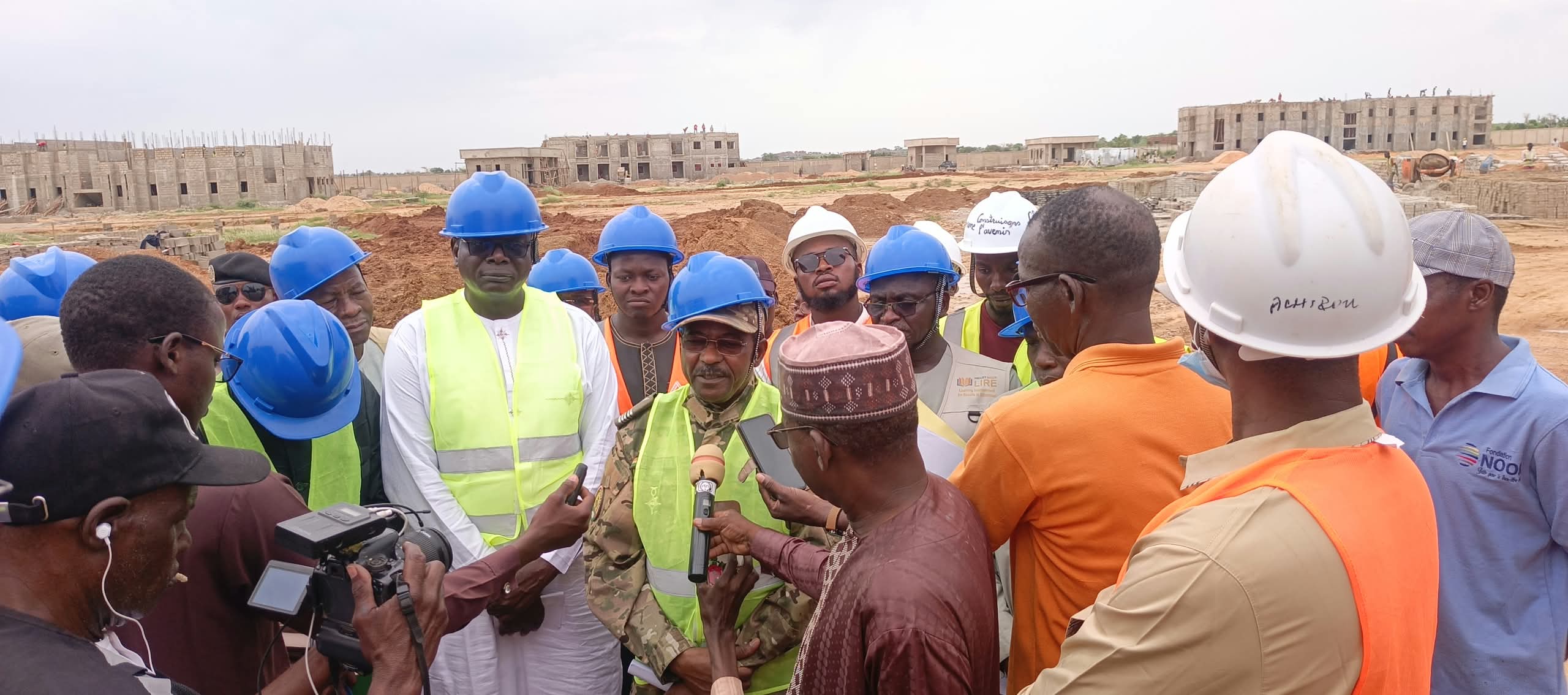 Visite du Gouverneur à Zinder : Retards Significatifs dans la Construction d'un Collège Scientifique
